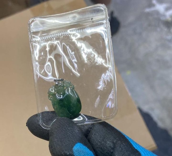 玉佩一粒，遺失愛情，拾獲請電(定情信物?)
