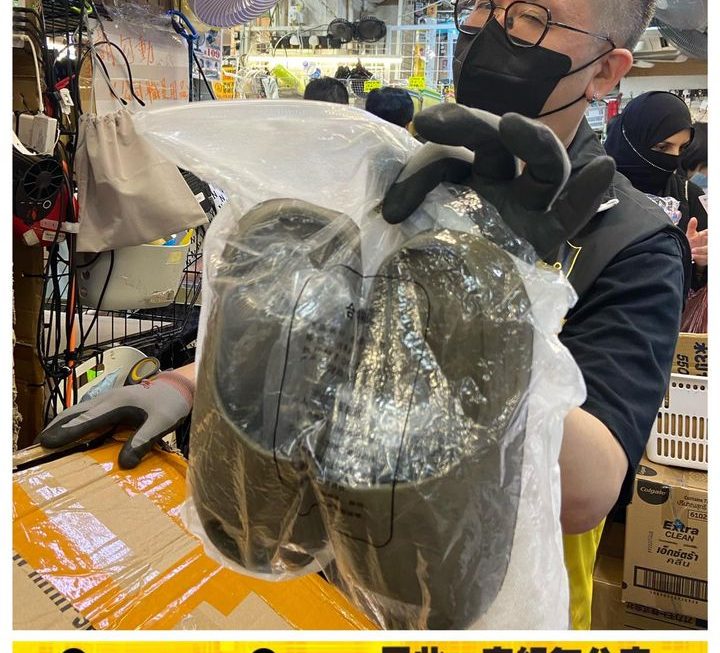 膠拖鞋~$15/對