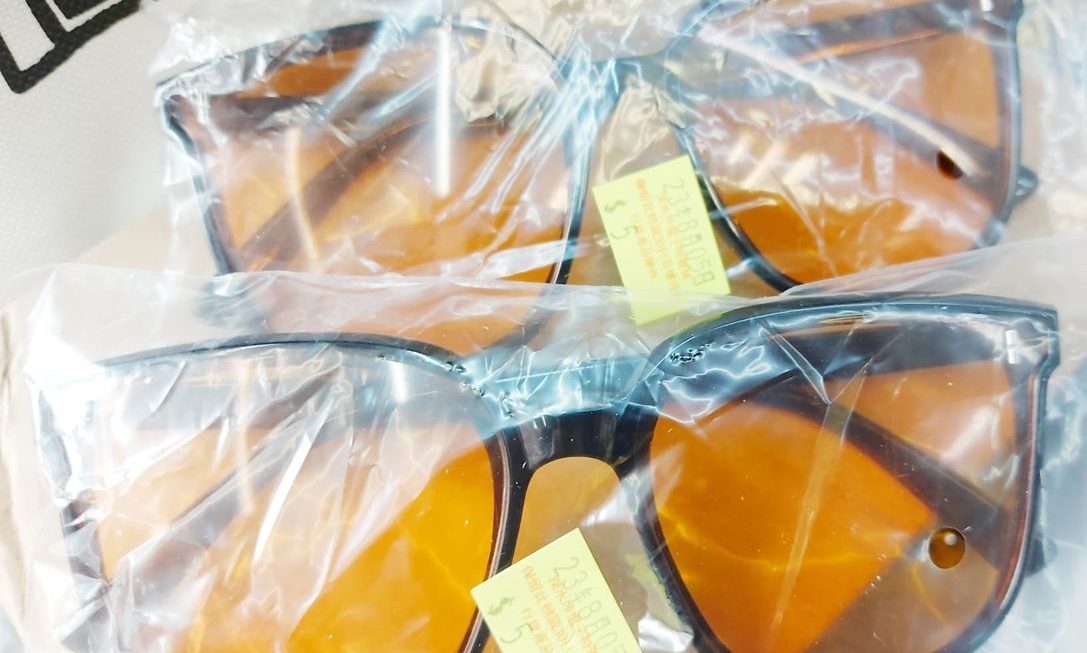 $5 太陽眼鏡門口位