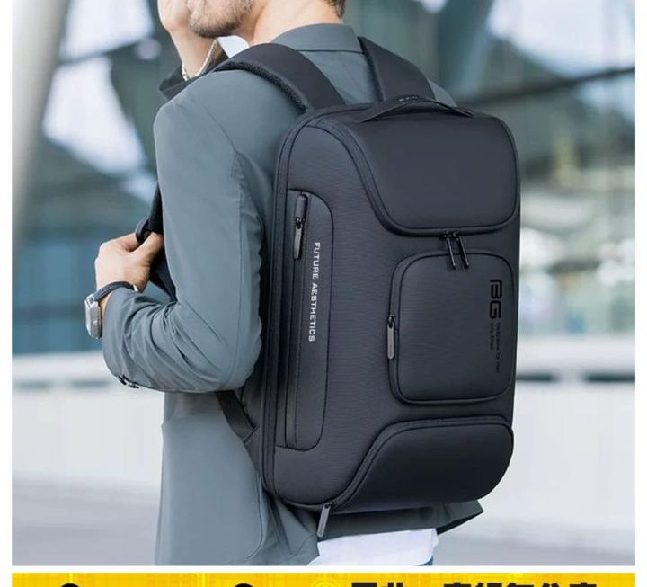 型男feel多功能電腦背囊~$209