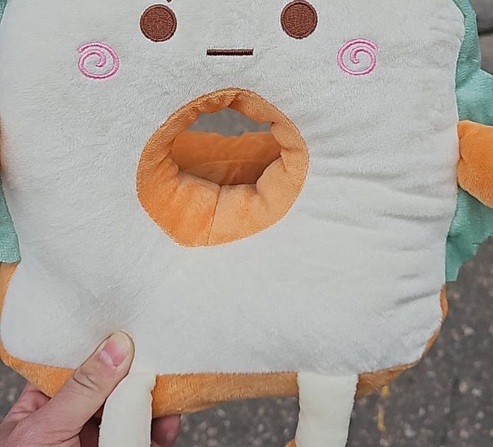 $25 公仔。門口位