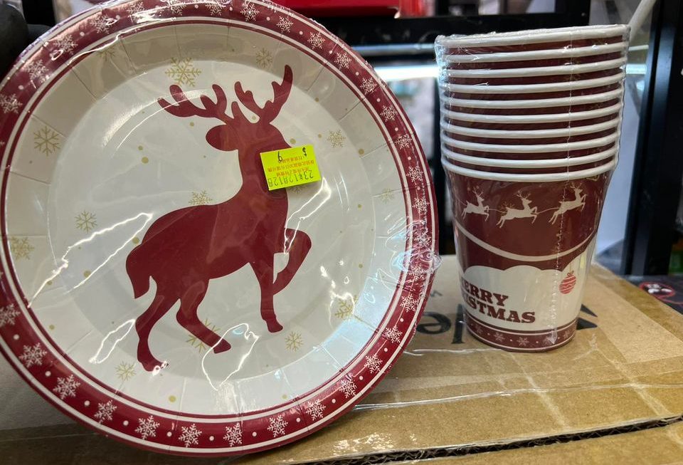聖誕紙碟紙杯最後一水～$9