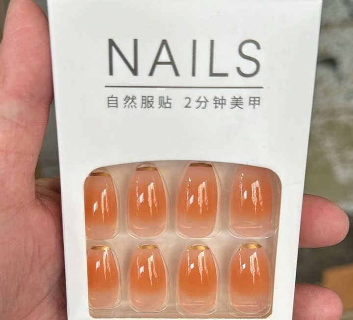 $5。。多款假指甲門口位
