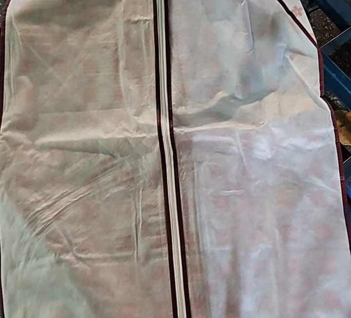 $3 新年前最後一批西裝袋，門口位