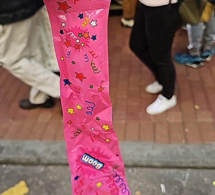 $3 氣氛噴紙棒。。。門口位。。