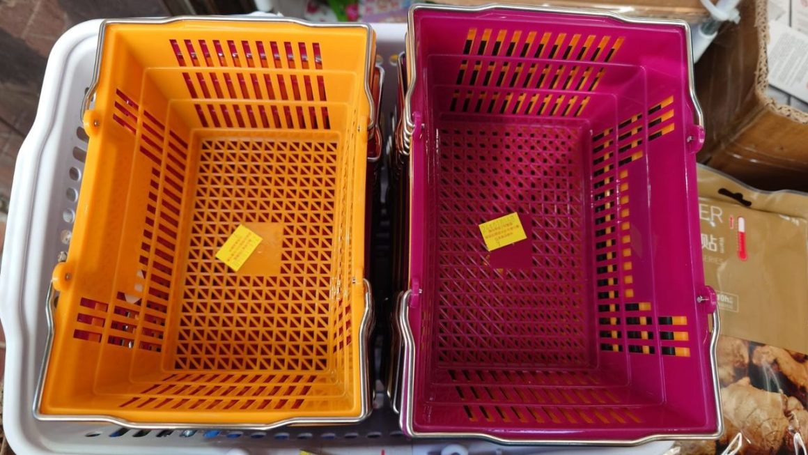 $9 小型籃九蚊一隻門口位