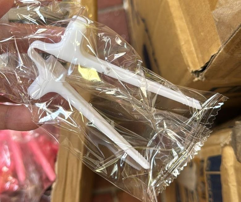 $1. 薯片夾。門口位