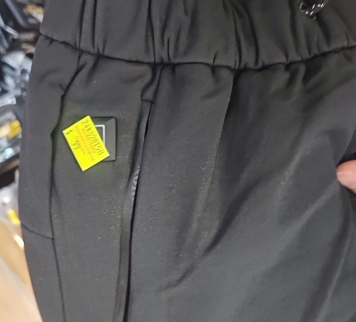 $99 大碼發熱褲門口位只有一條