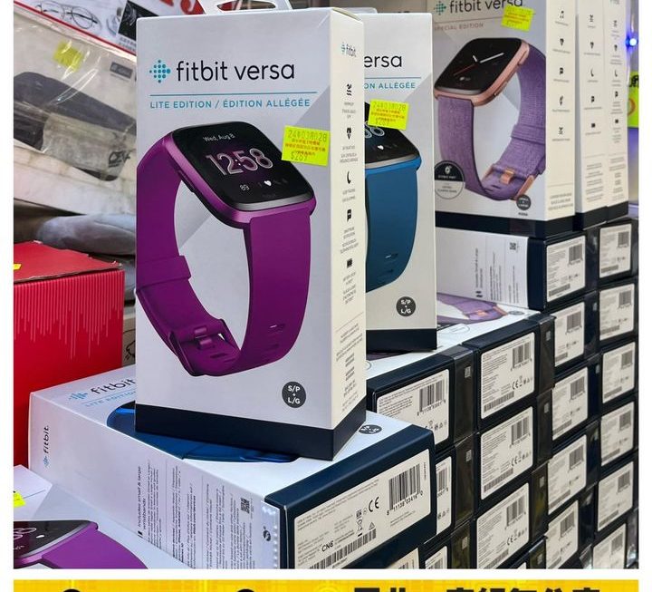 FITBIT VERSA 智能運動手錶~$289