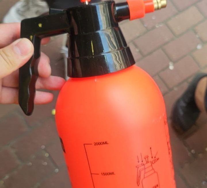 $15 橙色噴壺門口位b區