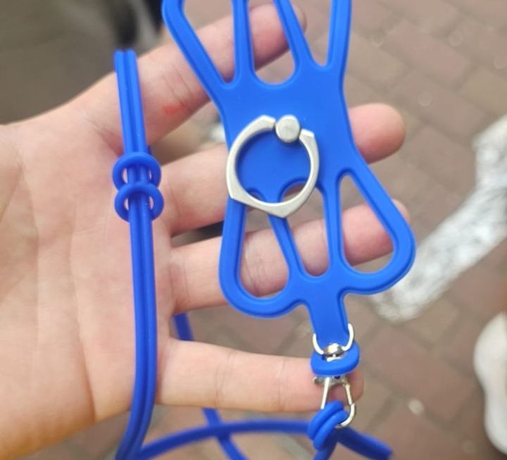 $9  萬用電話套門口位b區