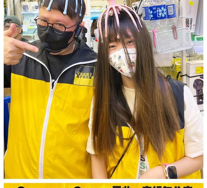 哥哥拍醜妹示範中😆😆