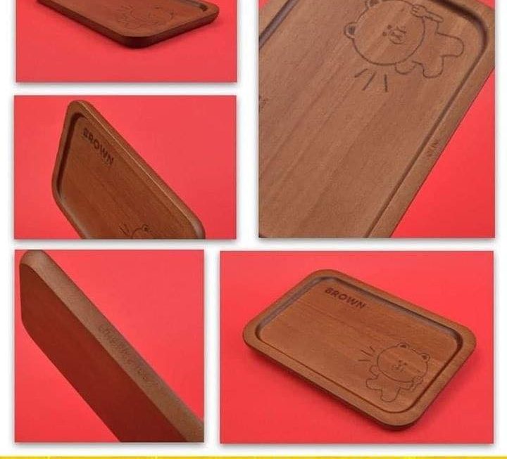 LINE FRIENDS – Brown木質餐盤~$39（大）/ $29（小）
