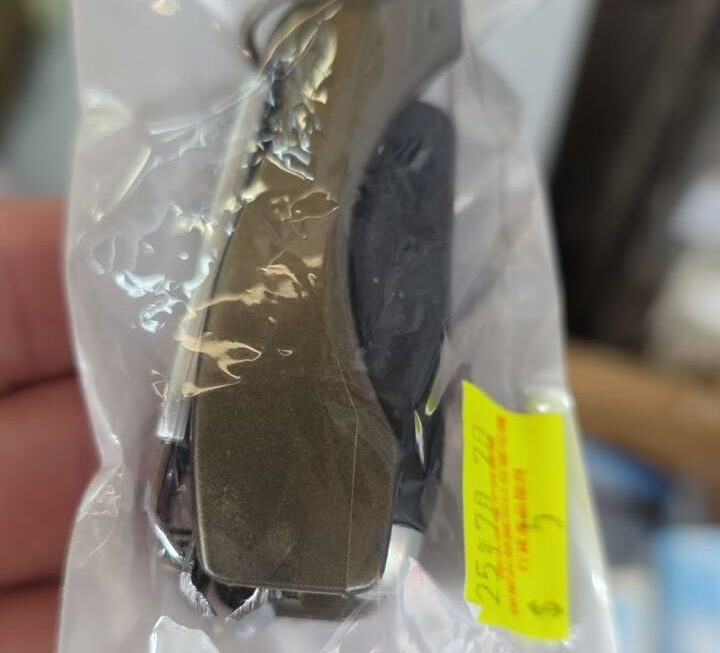 $5 原子筆溝指甲鉗  門口位A
