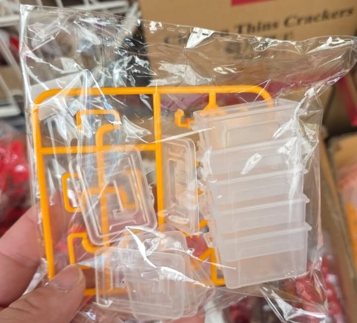 $9 自己砌膠箱門口位a